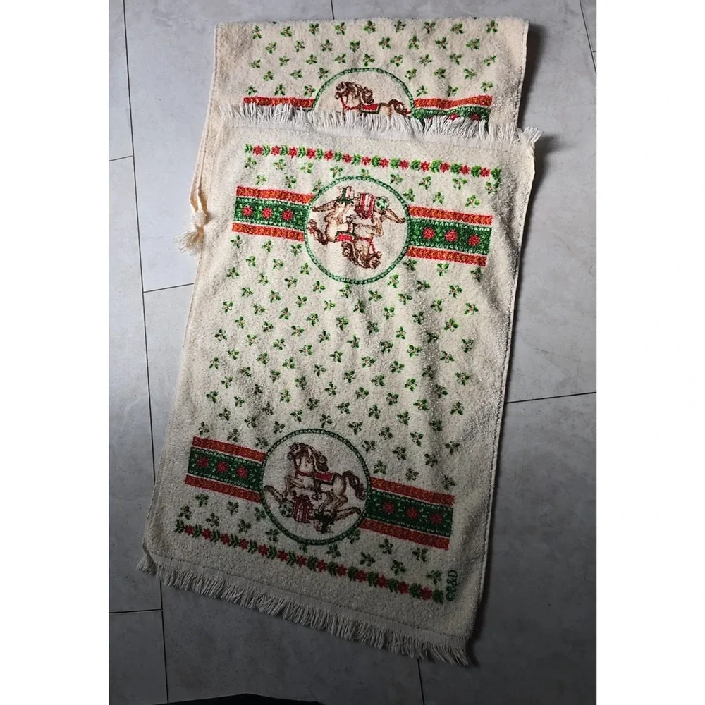 Set of 2 Vtg MCM Rocking‎ Horse Holiday Christmas USA Cotton Fringe Hand Towels